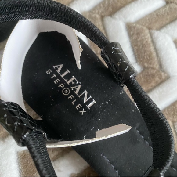 Alfani Women's Step 'N Flex Voyage Wedge Sandals - Picture 5 of 7